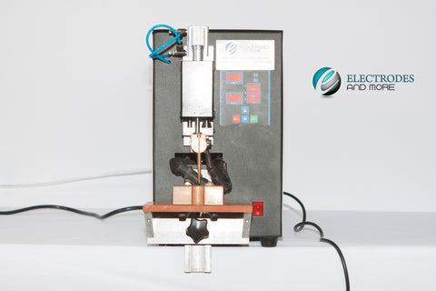 Cylindrical cell spot welding machine for anode and cathode
